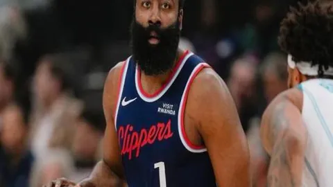 约基奇三双闪耀，掘金击败太阳独占鳌头